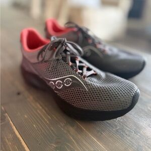 Like New Saucony Kinvara 14 | Size 11 Women’s